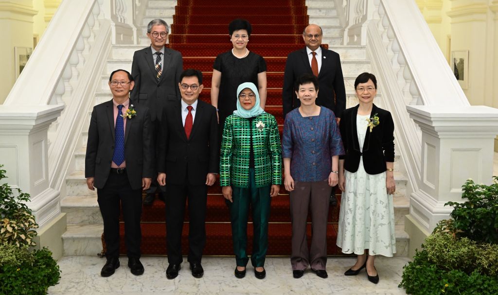 Singapura memberi penghargaan kepada dua peneliti dengan Penghargaan Sains dan Teknologi Presiden 2022.

 – Warungku Terkini