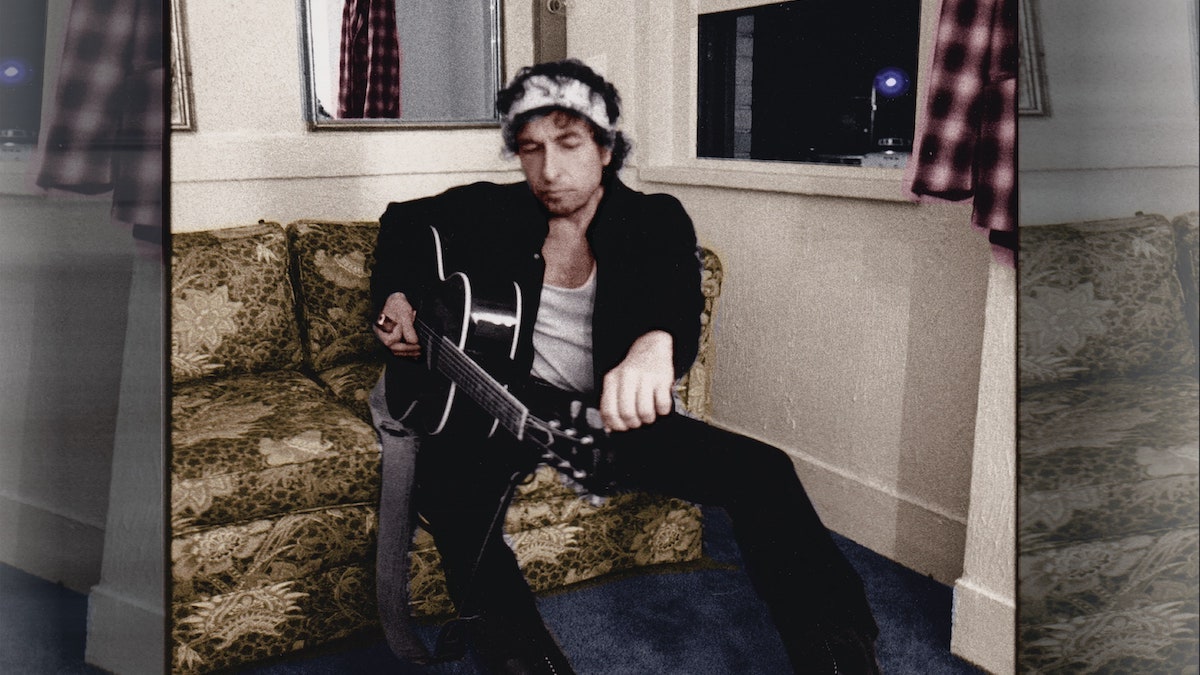 Bob Dylan: Fragmen – Sesi Time Out of Mind (1996-1997): The Bootleg Series, Vol.  17 Tinjauan Album.

 – Warungku Terkini