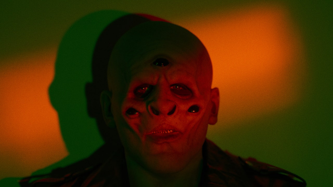 “Laut Niagara”

 – Warungku Terkini