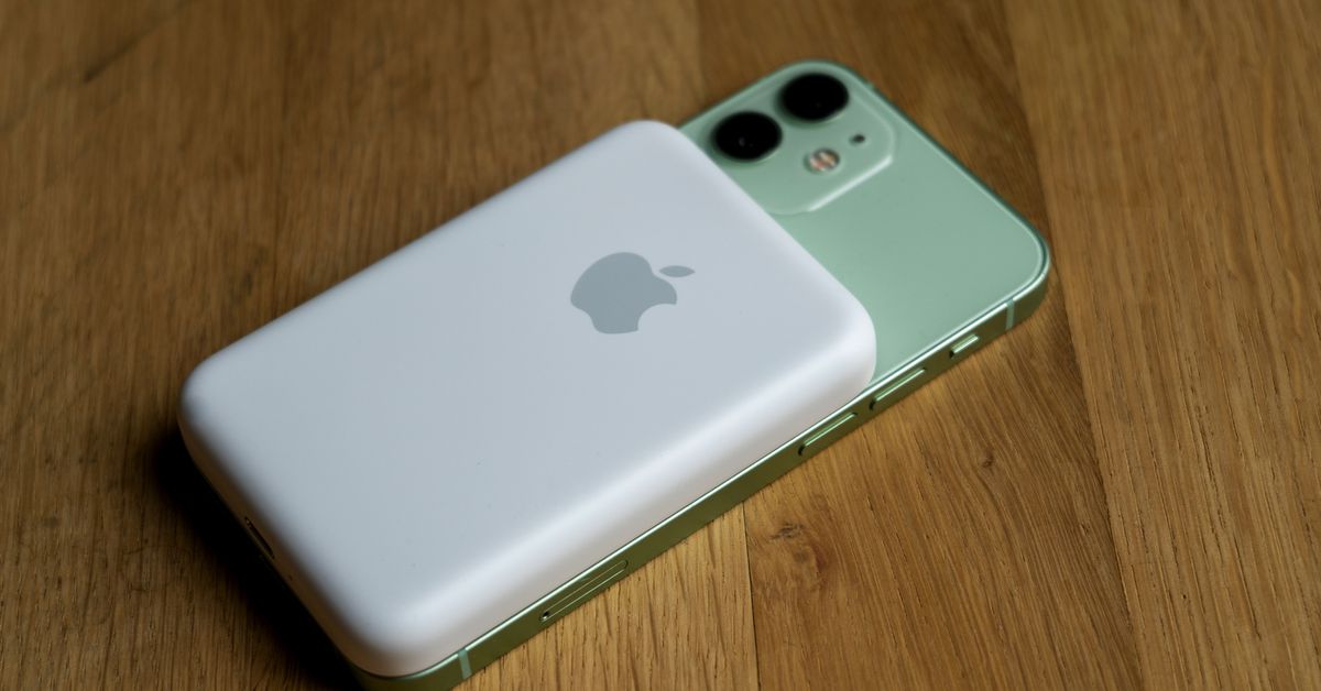 Headset realitas campuran Apple dapat terhubung ke baterai yang terlihat seperti iPhone

 – Warungku Teknologi