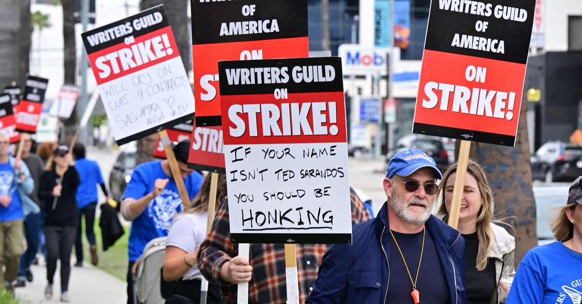 Hollywood writers reach tentative deal to end the strike – Warungku Teknologi