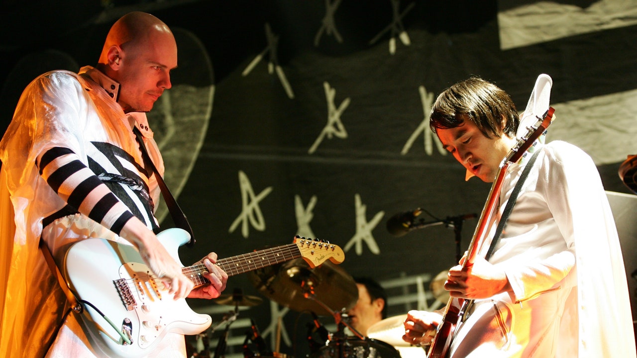 Jeff Schroeder Leaves the Smashing Pumpkins After More Than 15 Years With the Band – Warungku Terkini