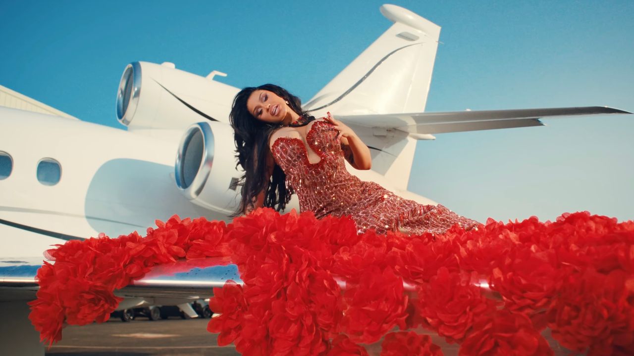 Cardi B Shares Video for New Jay-Z-Sampling Song “Imaginary Playerz”: Watch – Warungku Terkini