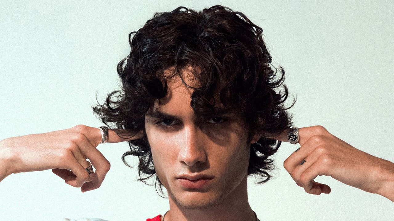 sombr: I Barely Know Her Album Review – Warungku Terkini